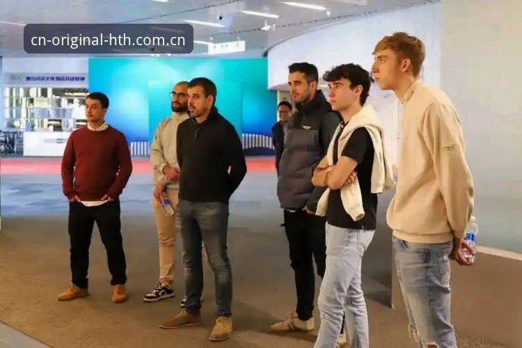 华体会APP赛事数据使用指南 揭秘萨马兰奇与西班牙人的隐秘渊源,一场追思会背后的体育江湖